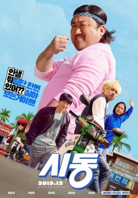 奥兰多·布鲁姆一家出街 可儿清凉美丽弗林馋嘴 2013-07-05 纽约，当地时间7月4日，奥兰多·布鲁姆和家人团聚，带着妻子米兰达·可儿和他们四岁的儿子Flynn出街，当然还有他们的宠物狗。